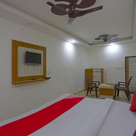 Oyo Flagship 79289 Hotel Grand Keshav ガーズィヤーバード エクステリア 写真