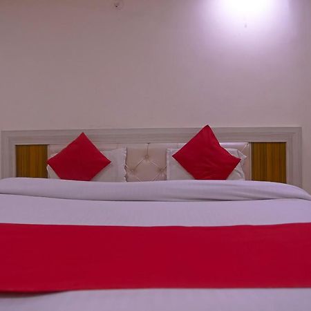 Oyo Flagship 79289 Hotel Grand Keshav ガーズィヤーバード エクステリア 写真
