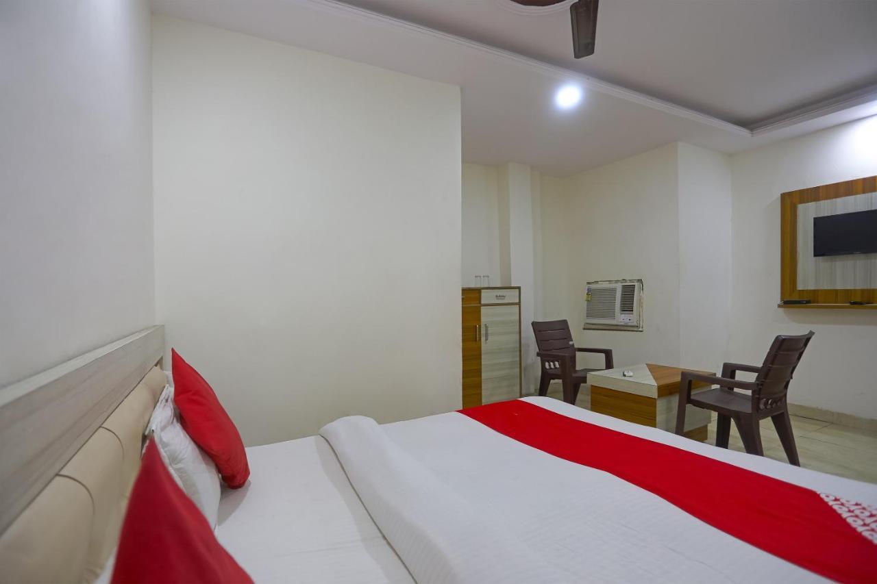 Oyo Flagship 79289 Hotel Grand Keshav ガーズィヤーバード エクステリア 写真