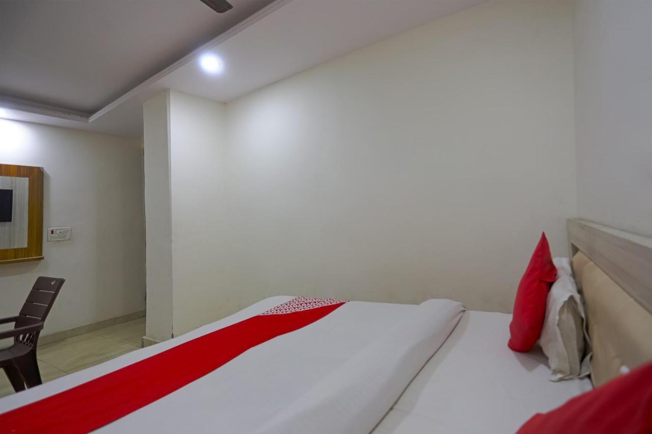 Oyo Flagship 79289 Hotel Grand Keshav ガーズィヤーバード エクステリア 写真