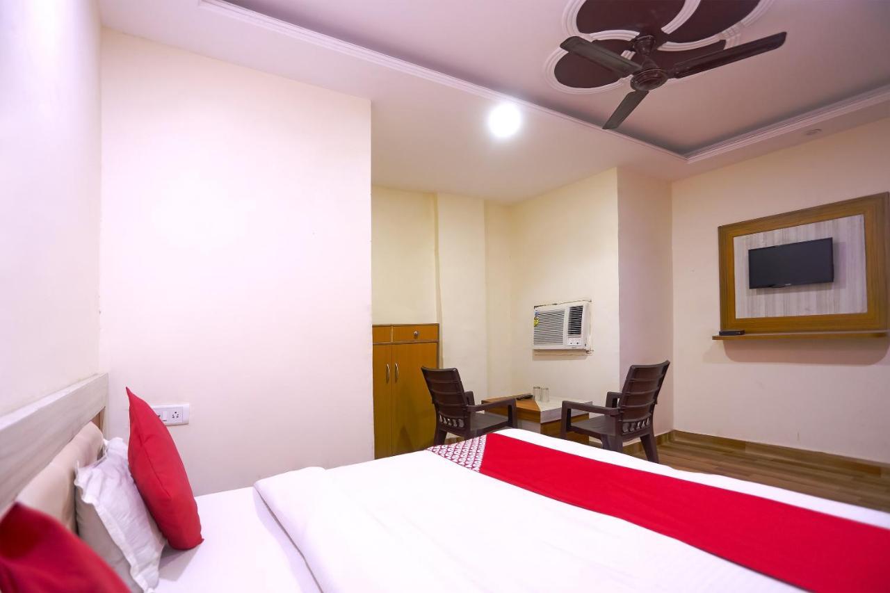 Oyo Flagship 79289 Hotel Grand Keshav ガーズィヤーバード エクステリア 写真